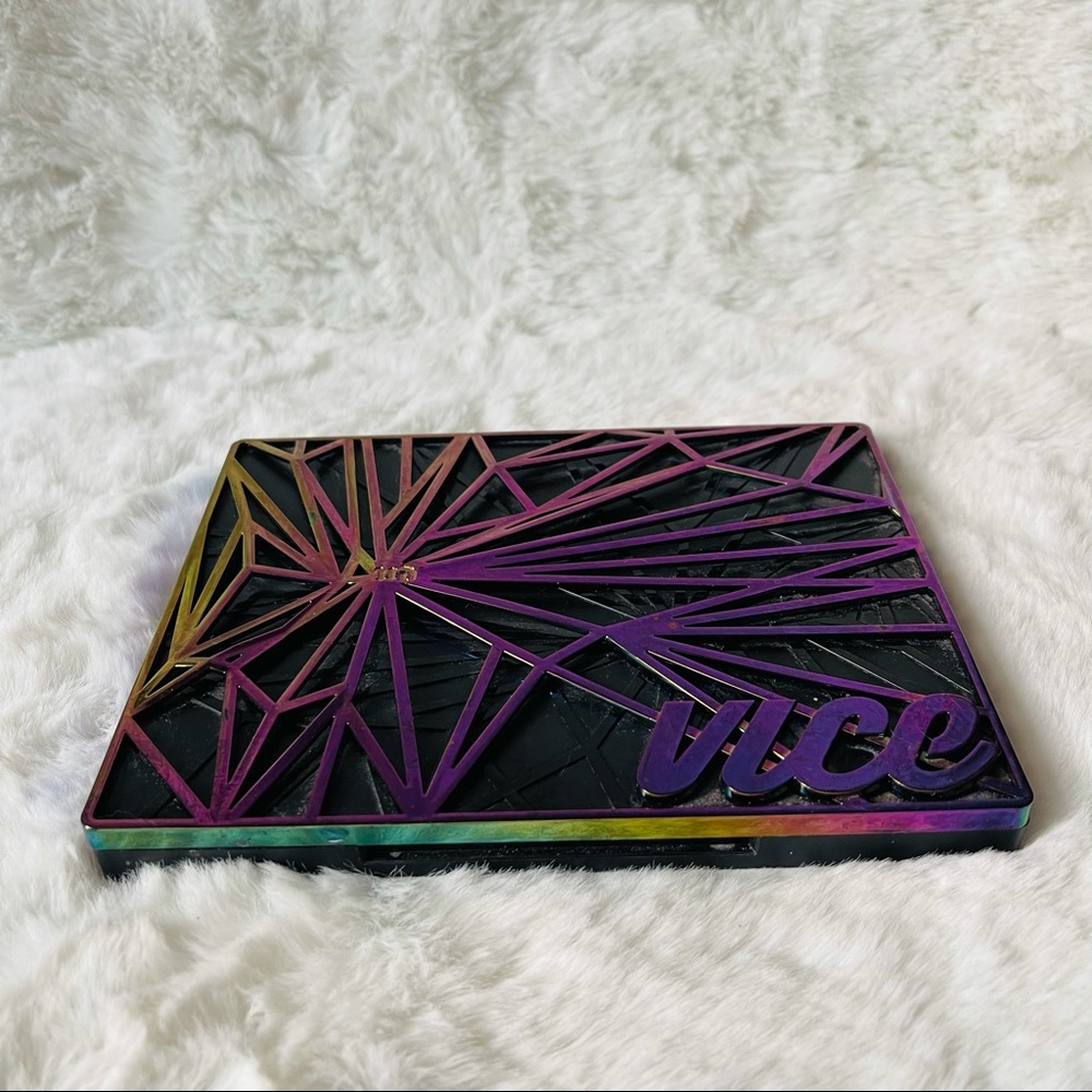 Urban Decay VICE 4 Eyeshadow Palette rainbow goth